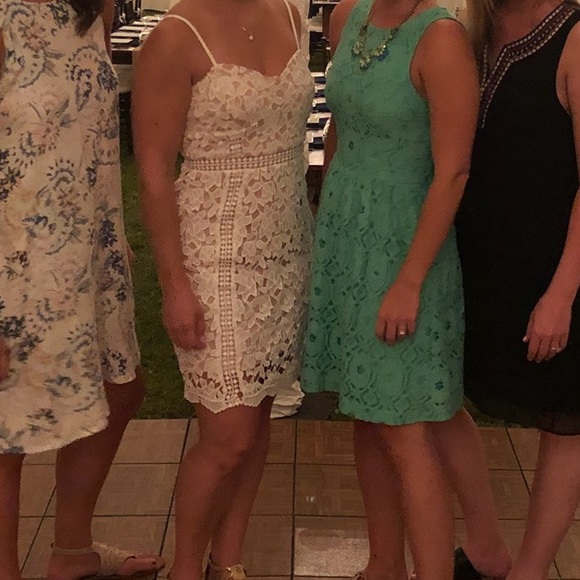 Lulu’s white lace dress - Picture 4 of 5